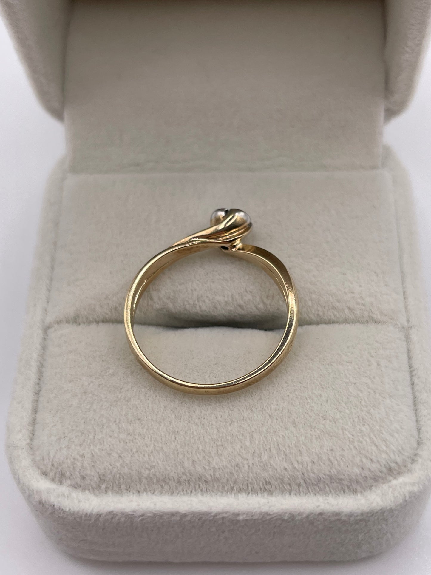 9ct gold diamond ring