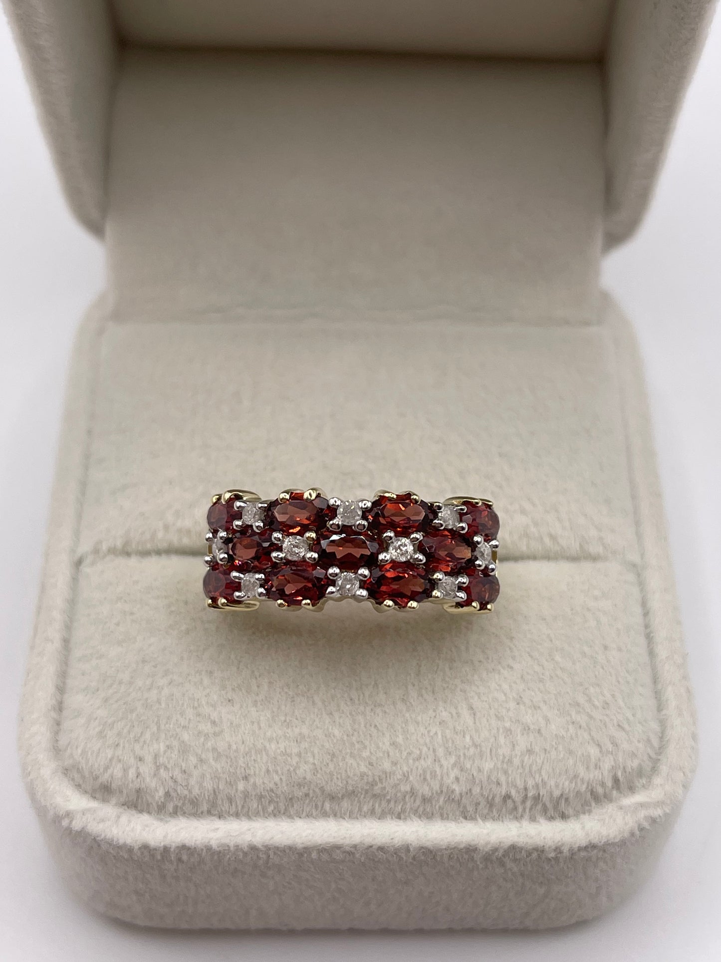9ct gold garnet and diamond ring