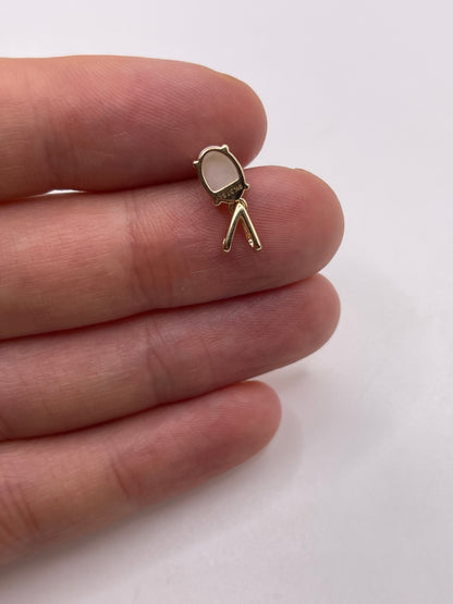 9ct gold opal pendant
