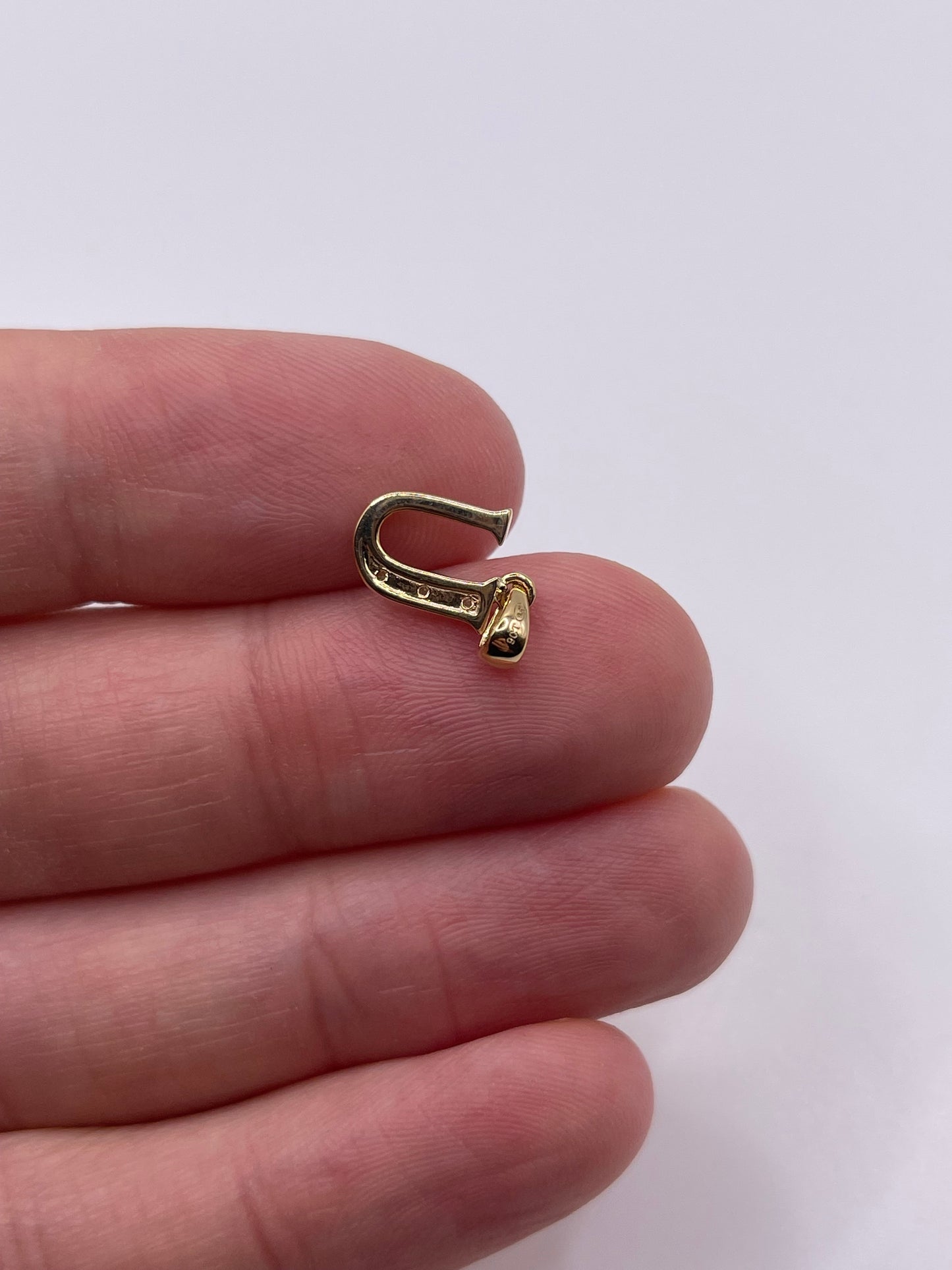 9ct gold diamond initial U pendant