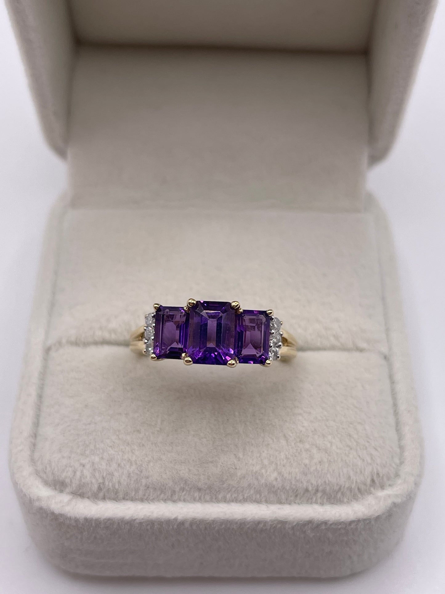 9ct gold amethyst and diamond ring