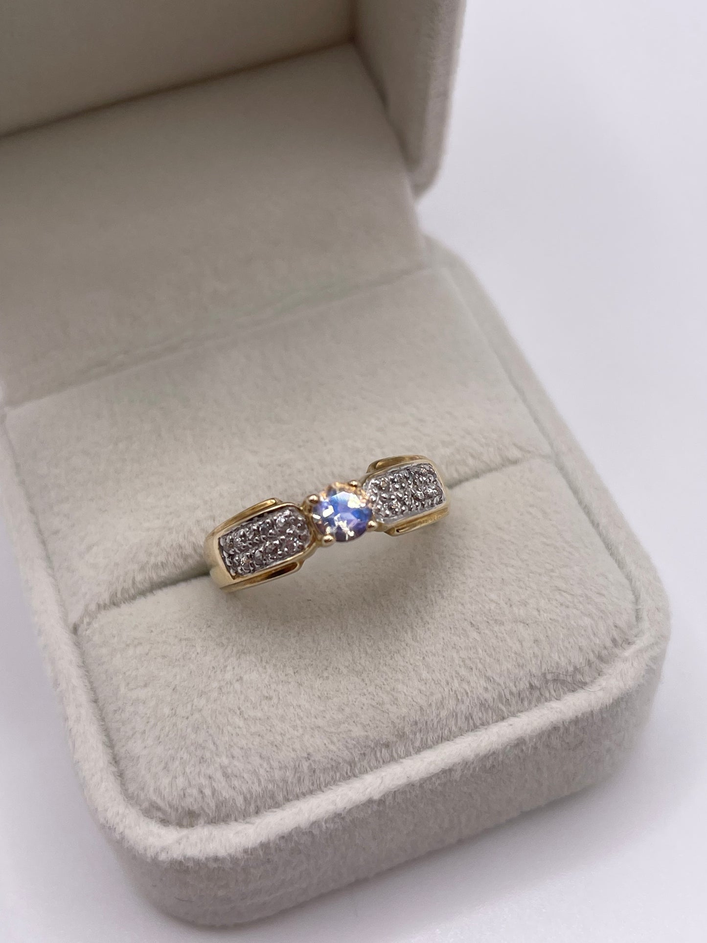 9ct gold rainbow moonstone and zircon ring