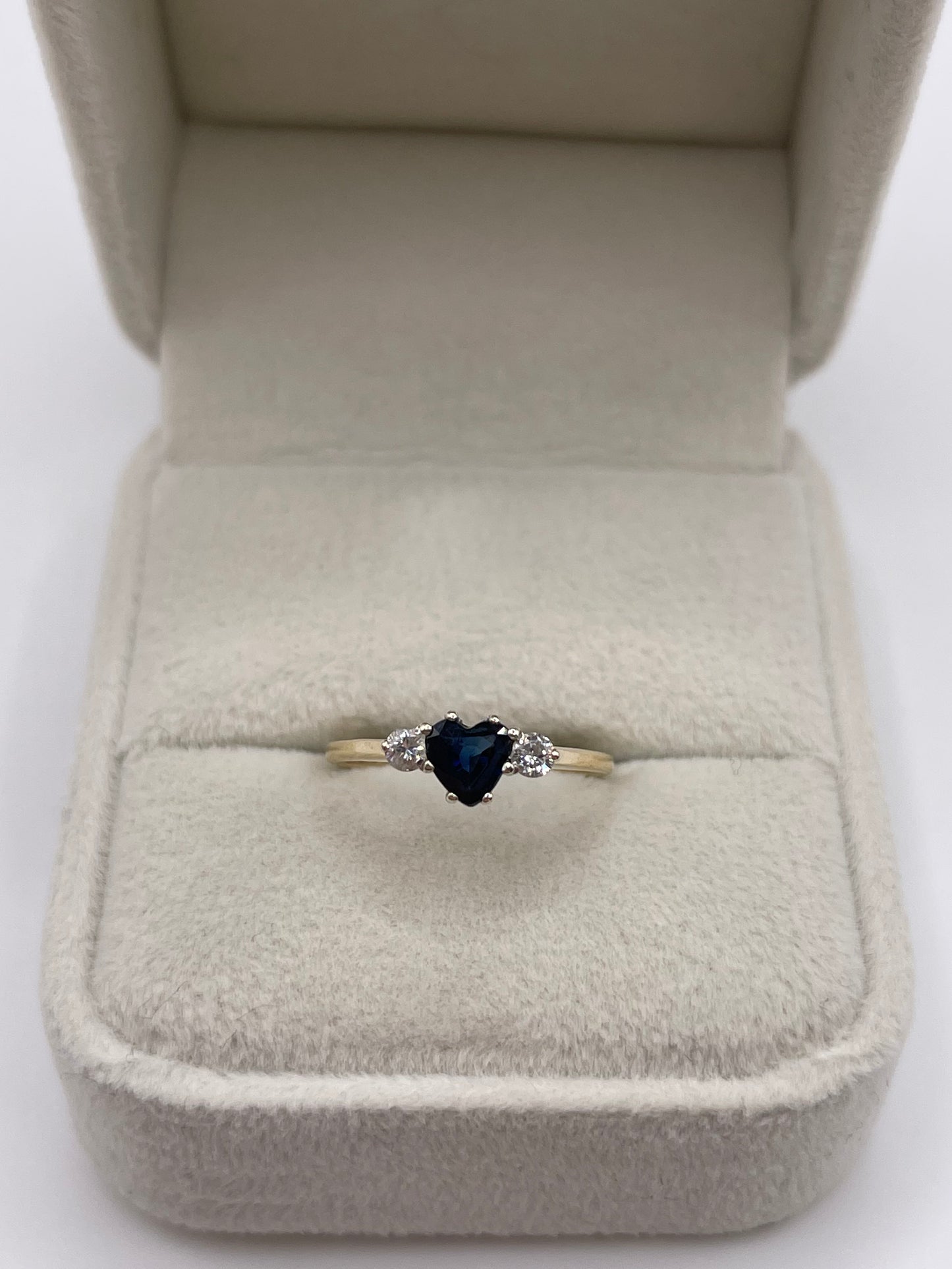9ct gold sapphire and diamond ring