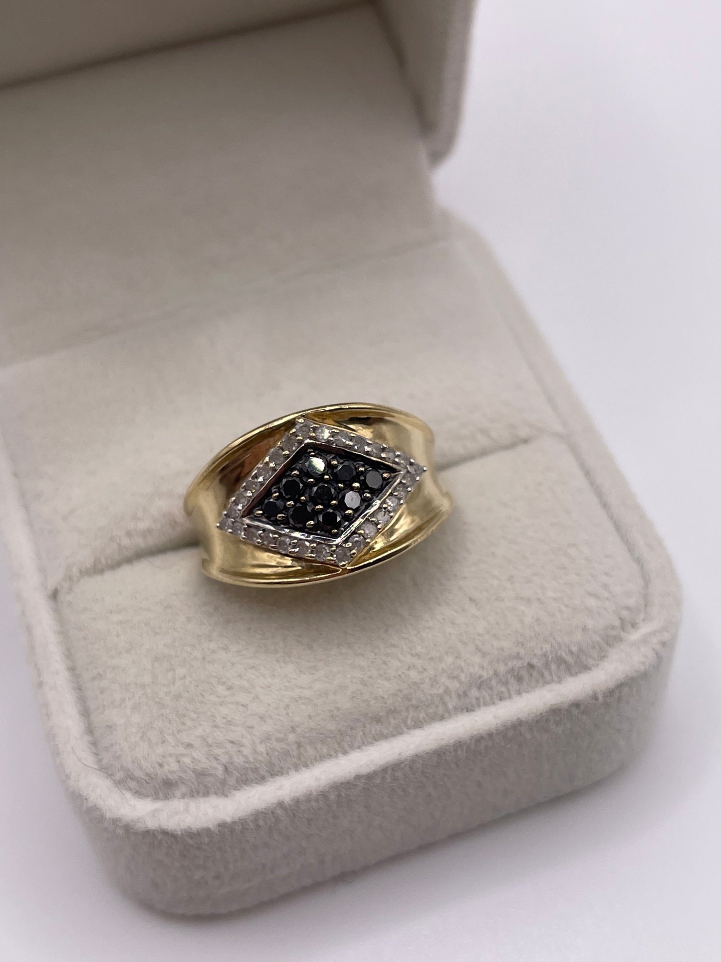 9ct gold diamond cluster ring