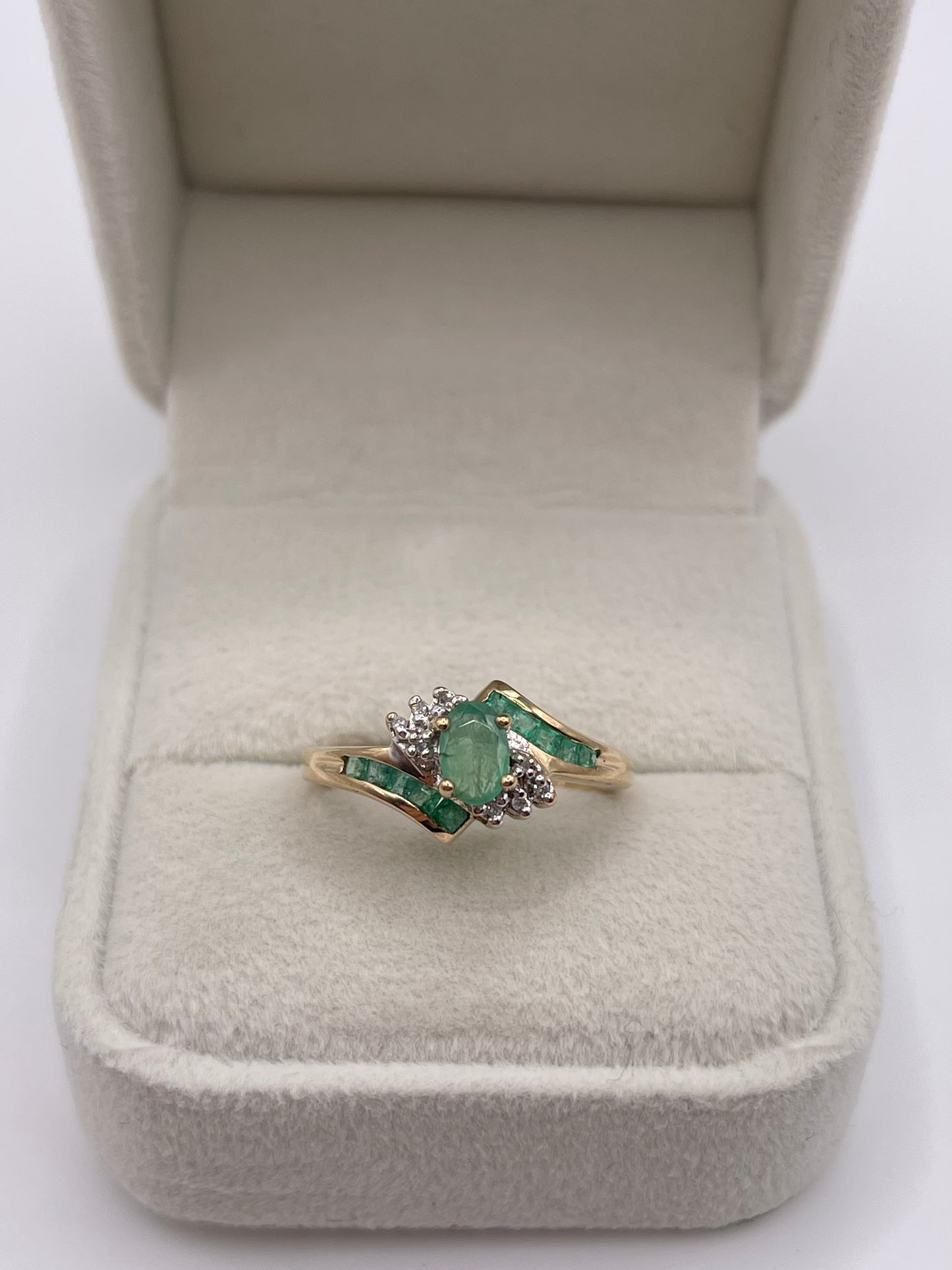 9ct gold emerald and diamond ring