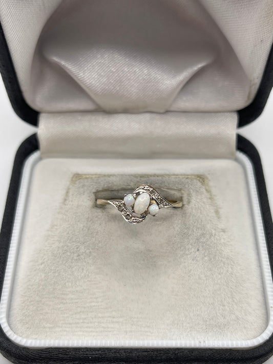 9ct gold opal and diamond ring