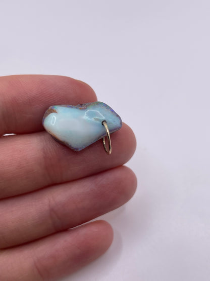 9ct gold opal pendant