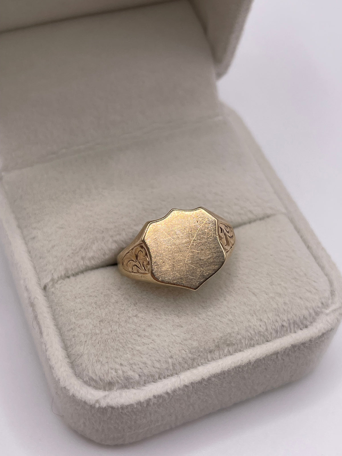 9ct gold shield signet ring