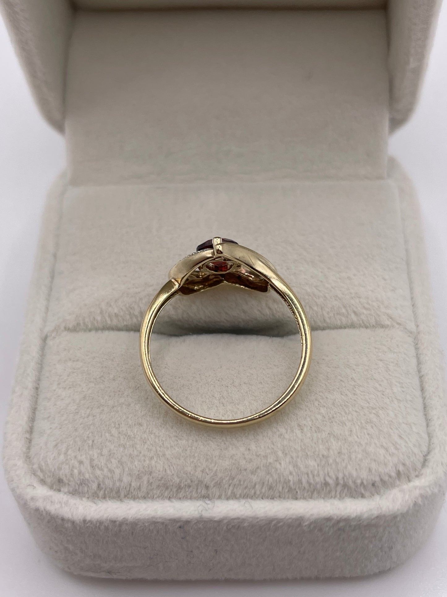 9ct gold garnet and diamond heart ring