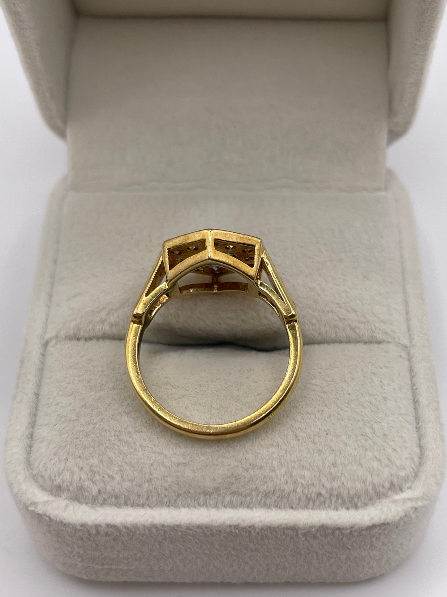 18ct gold aquamarine and diamond ring