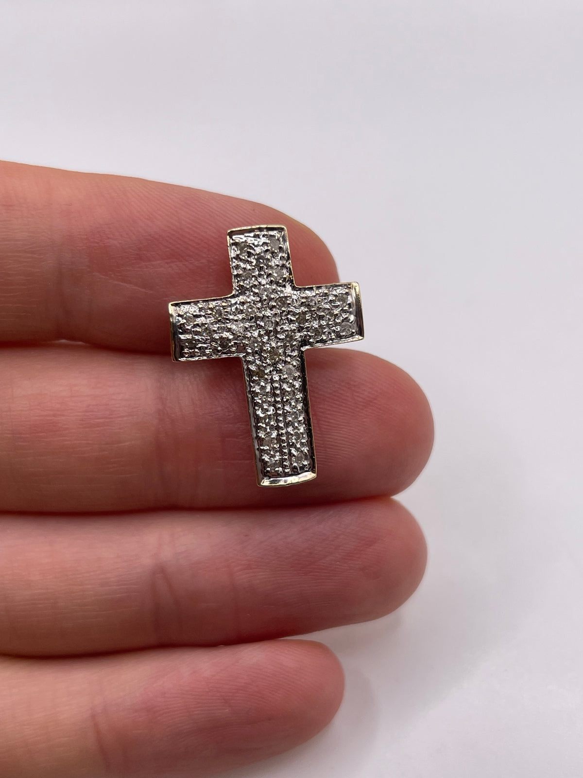 9ct gold diamond cluster cross pendant