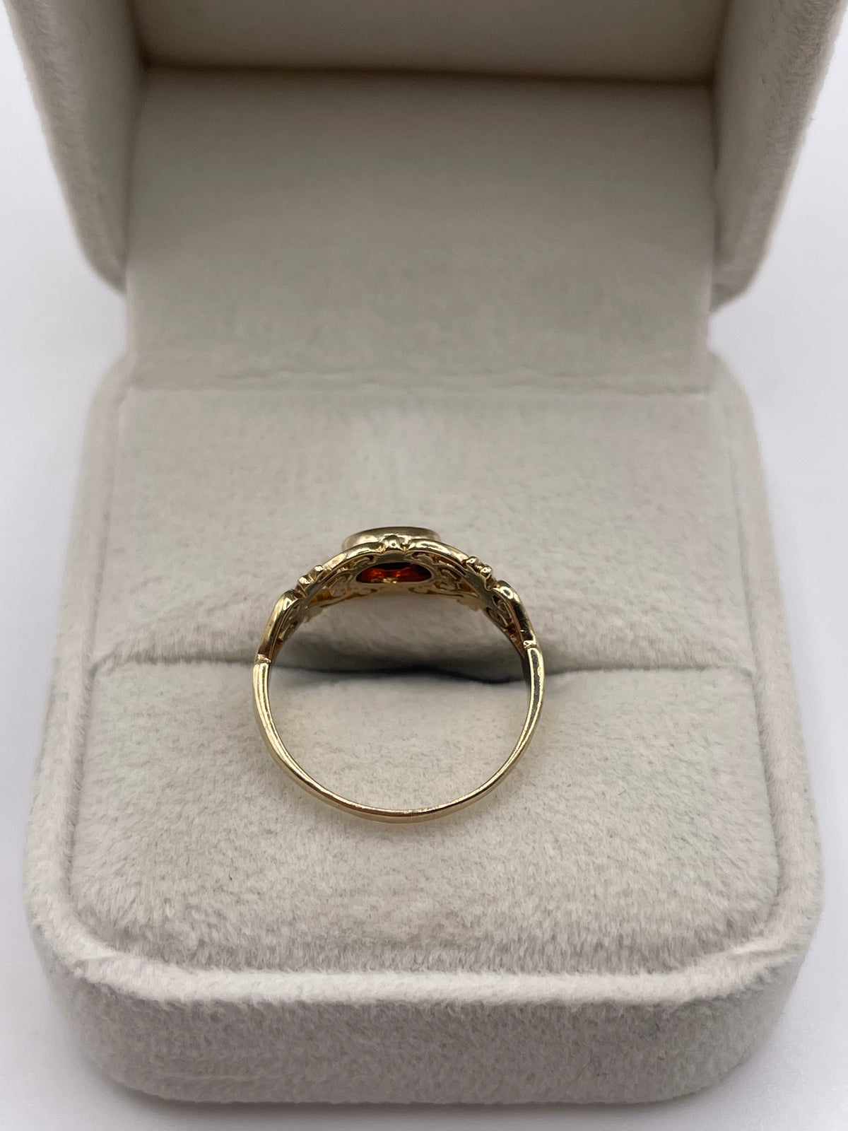 9ct gold garnet ring