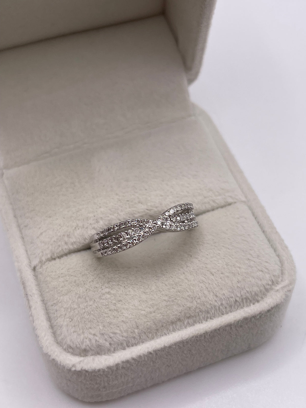 9ct white gold diamond cluster ring