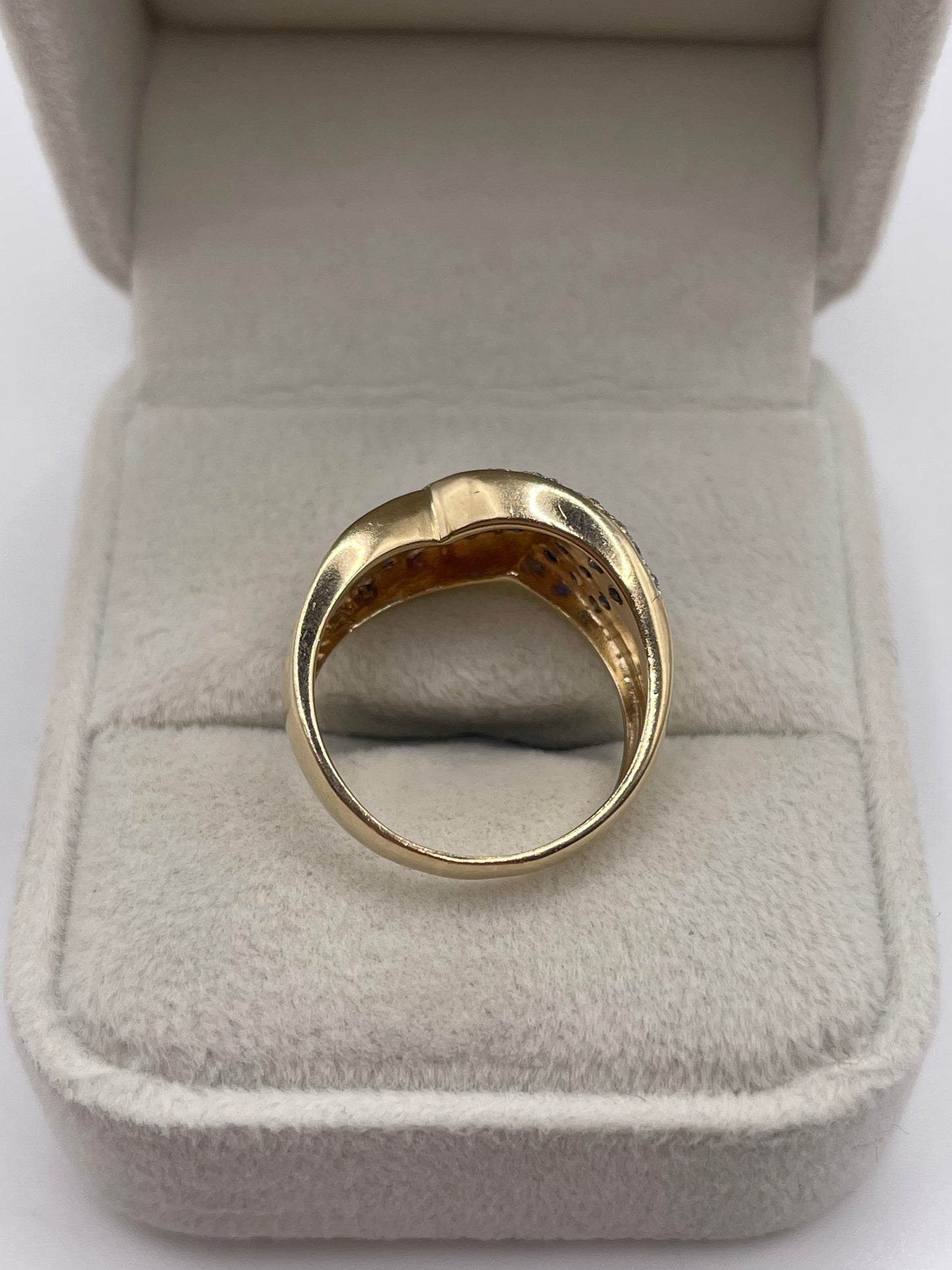 9ct gold sapphire and diamond ring