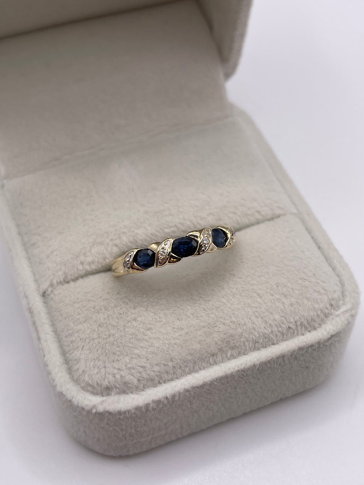 9ct gold sapphire and diamond ring