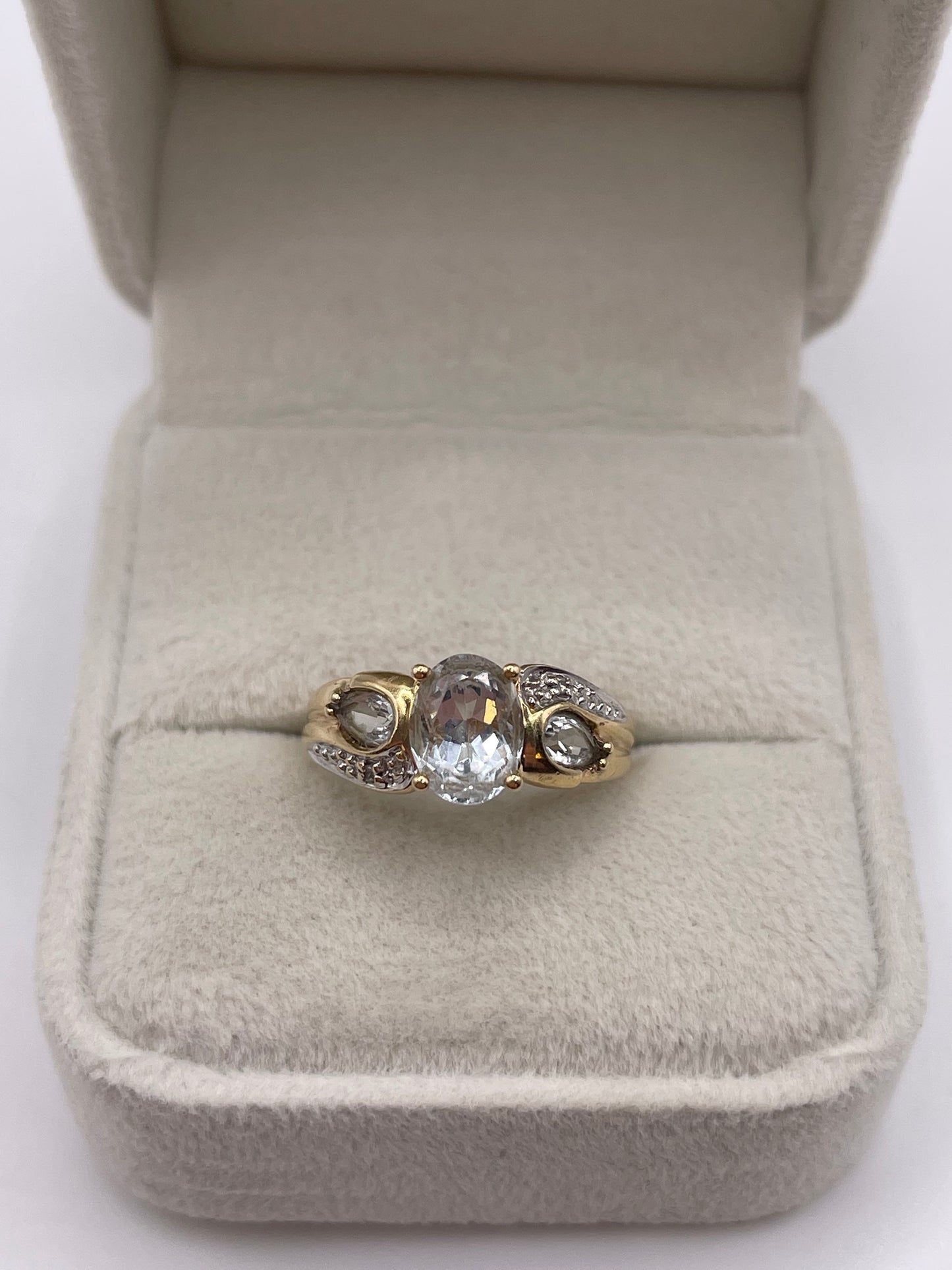 9ct gold aquamarine and diamond ring