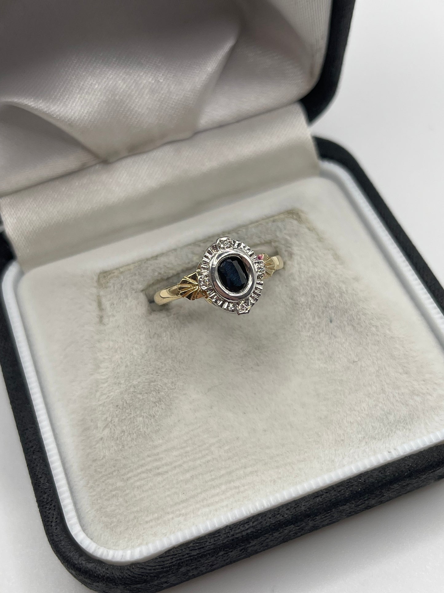 9ct gold sapphire and diamond ring