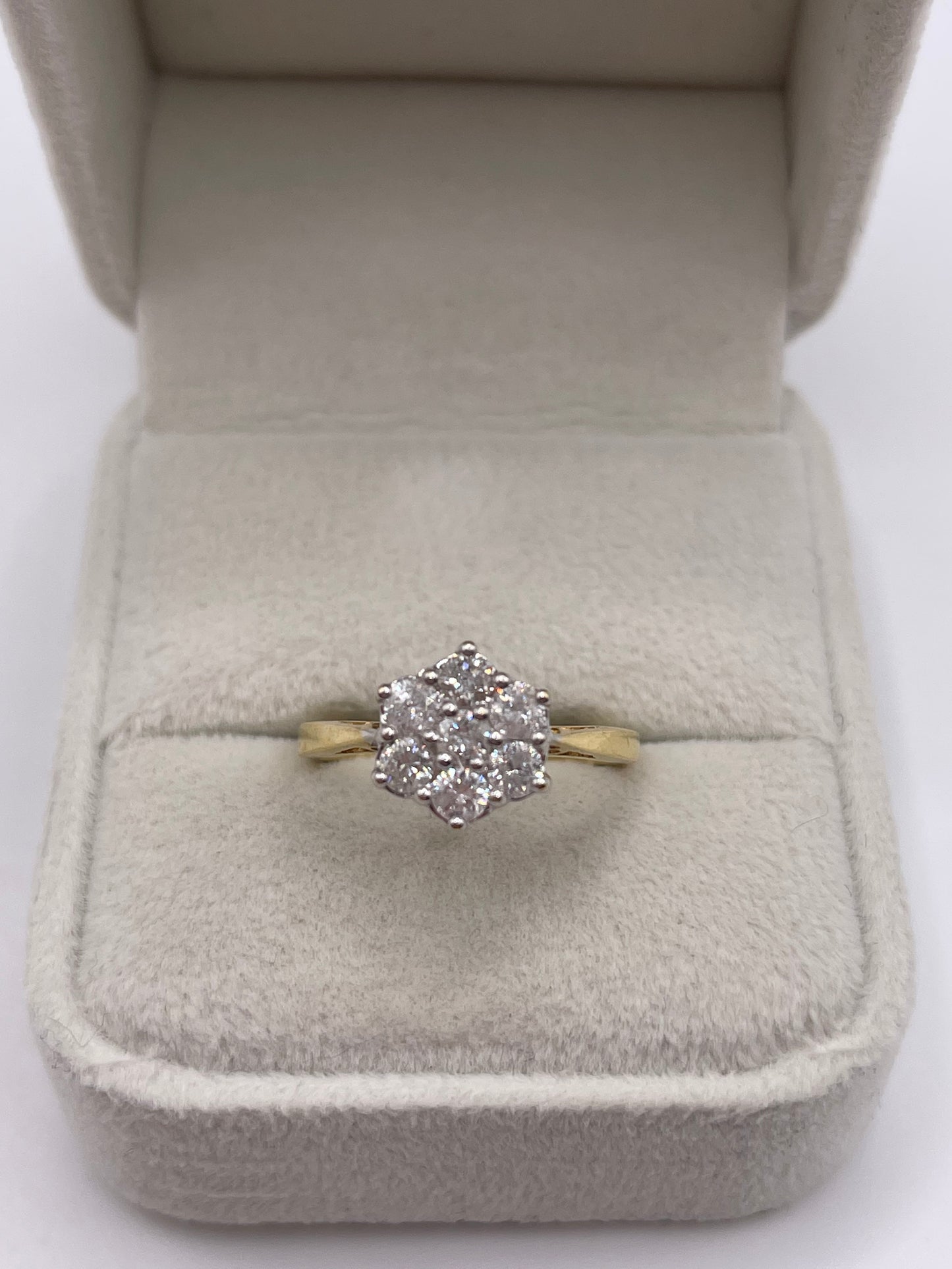 18ct gold 75 point diamond ring