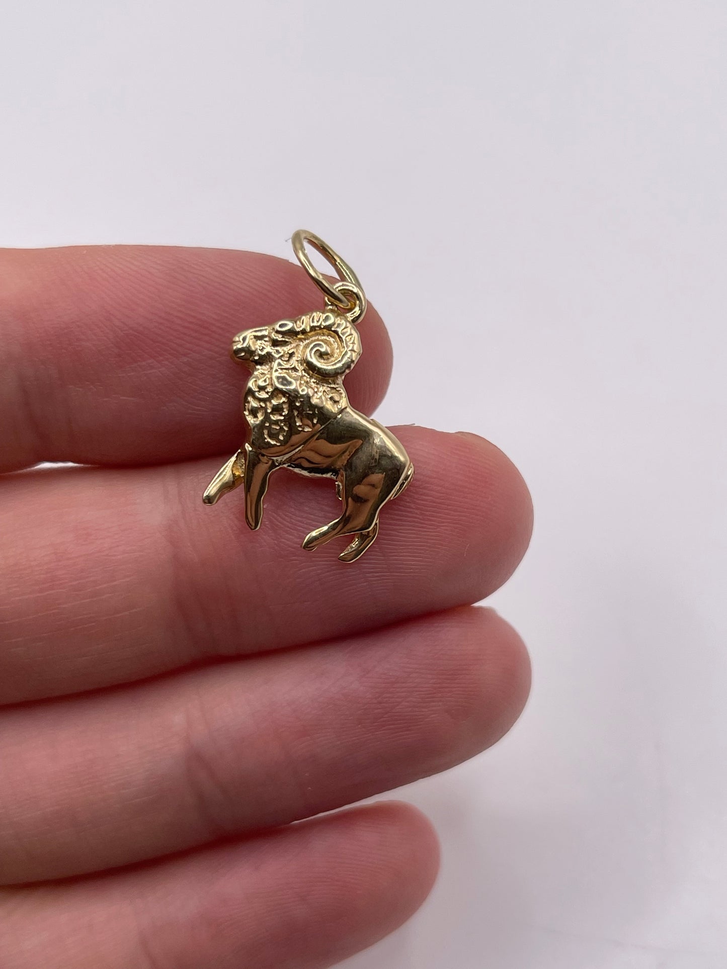 9ct gold Aries pendant