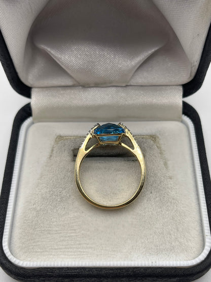 9ct gold topaz and diamond ring