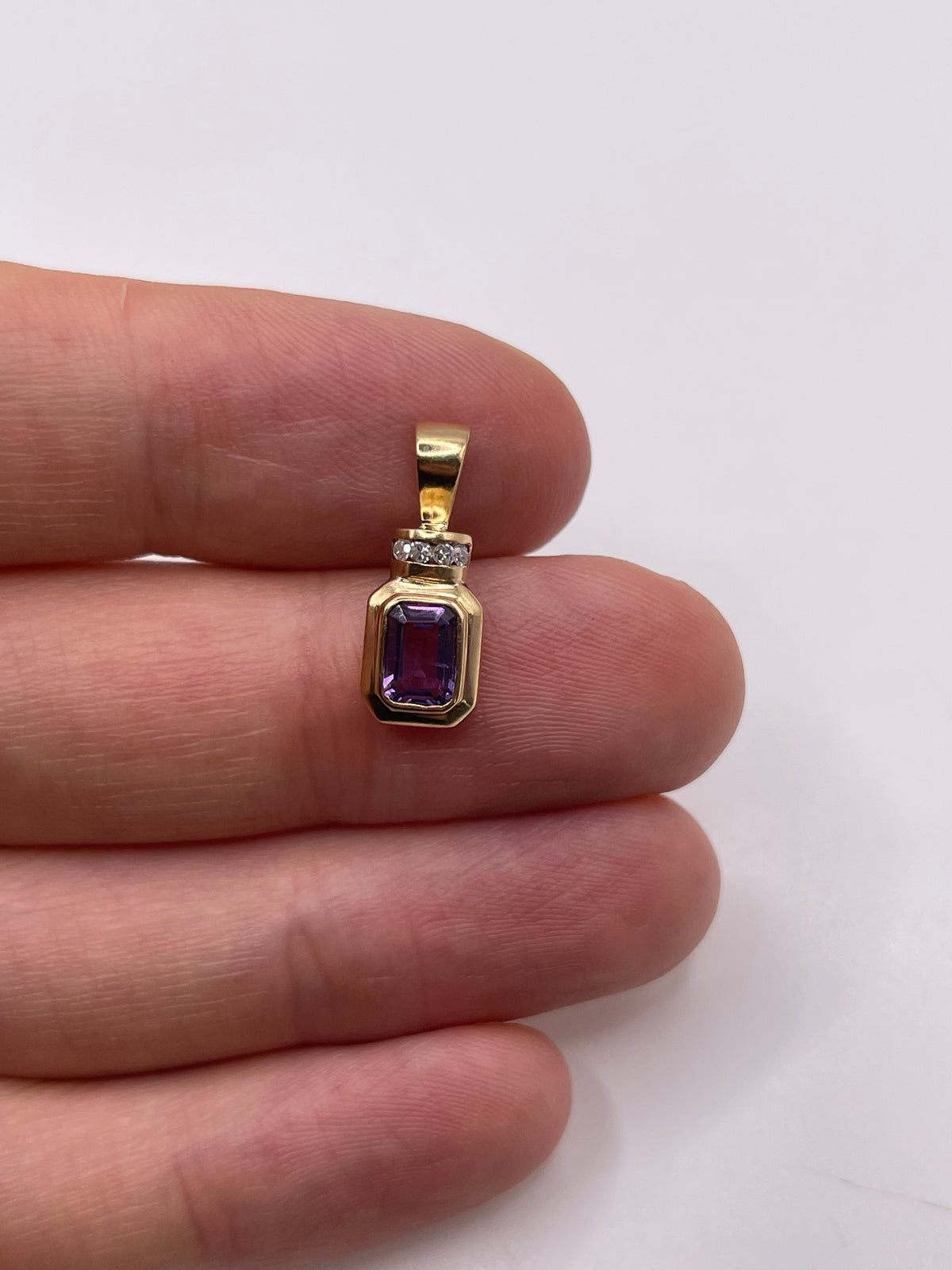 9ct gold amethyst and diamond pendant