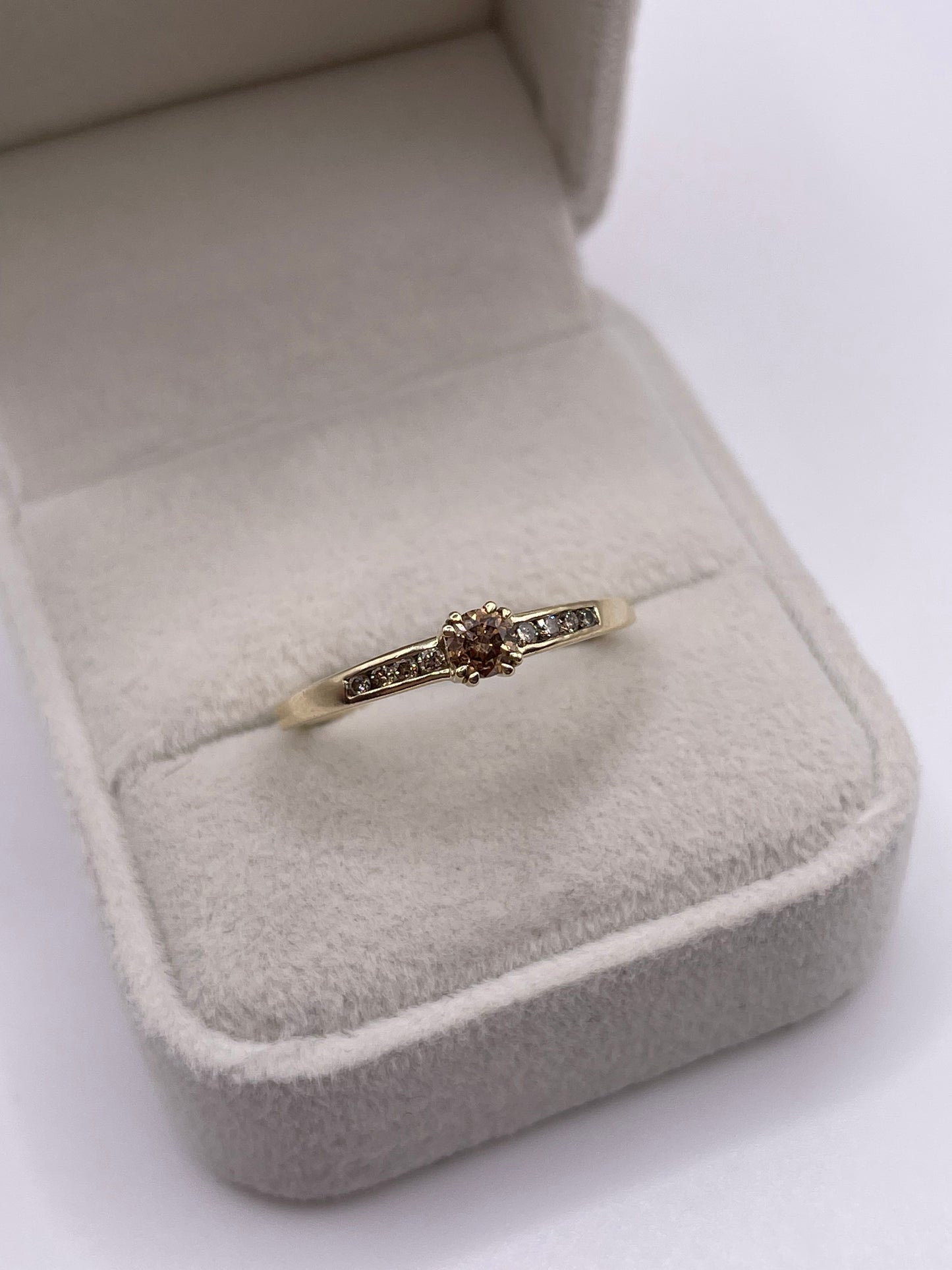 9ct gold diamond ring