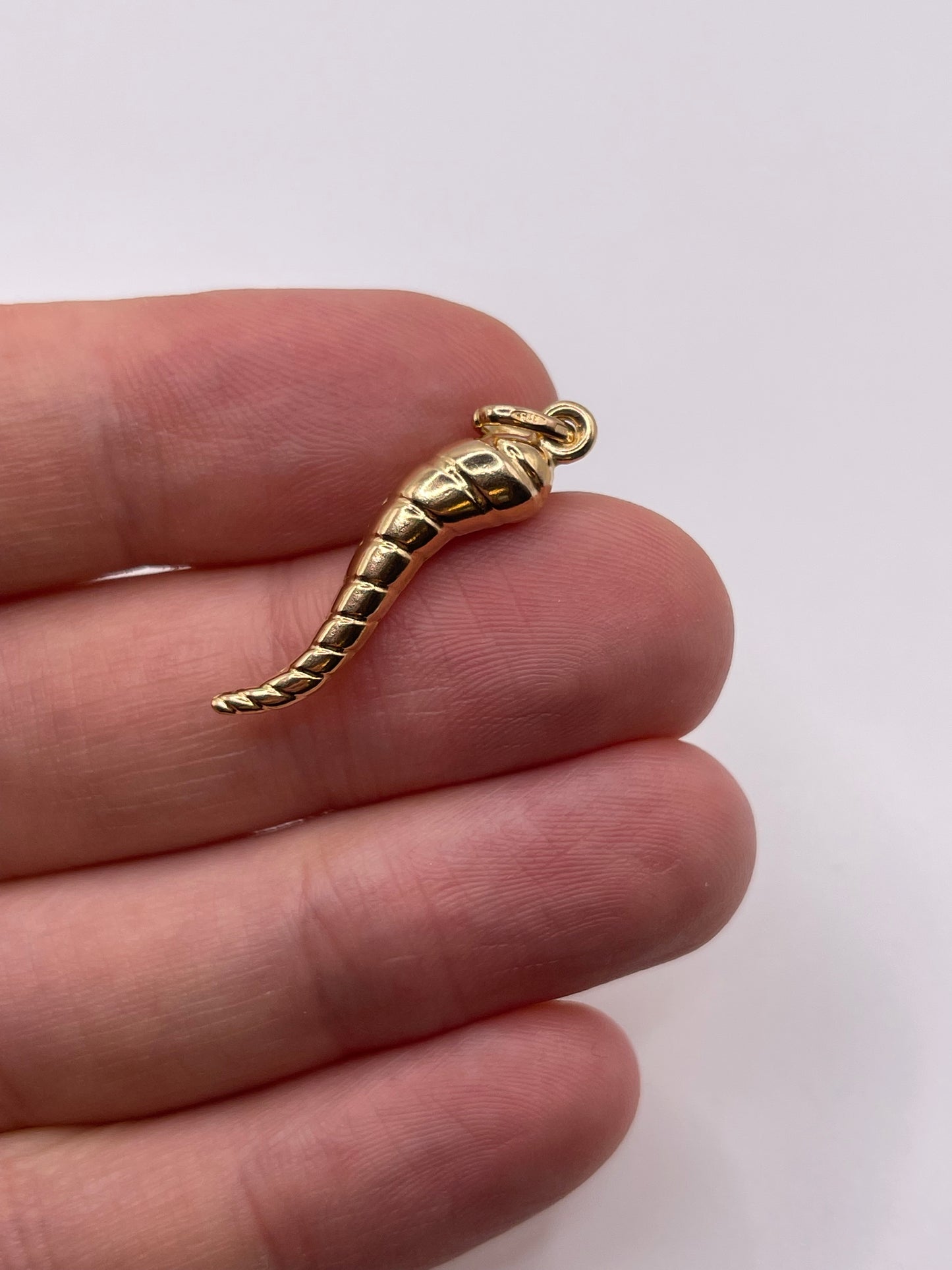 9ct gold horn of plenty pendant