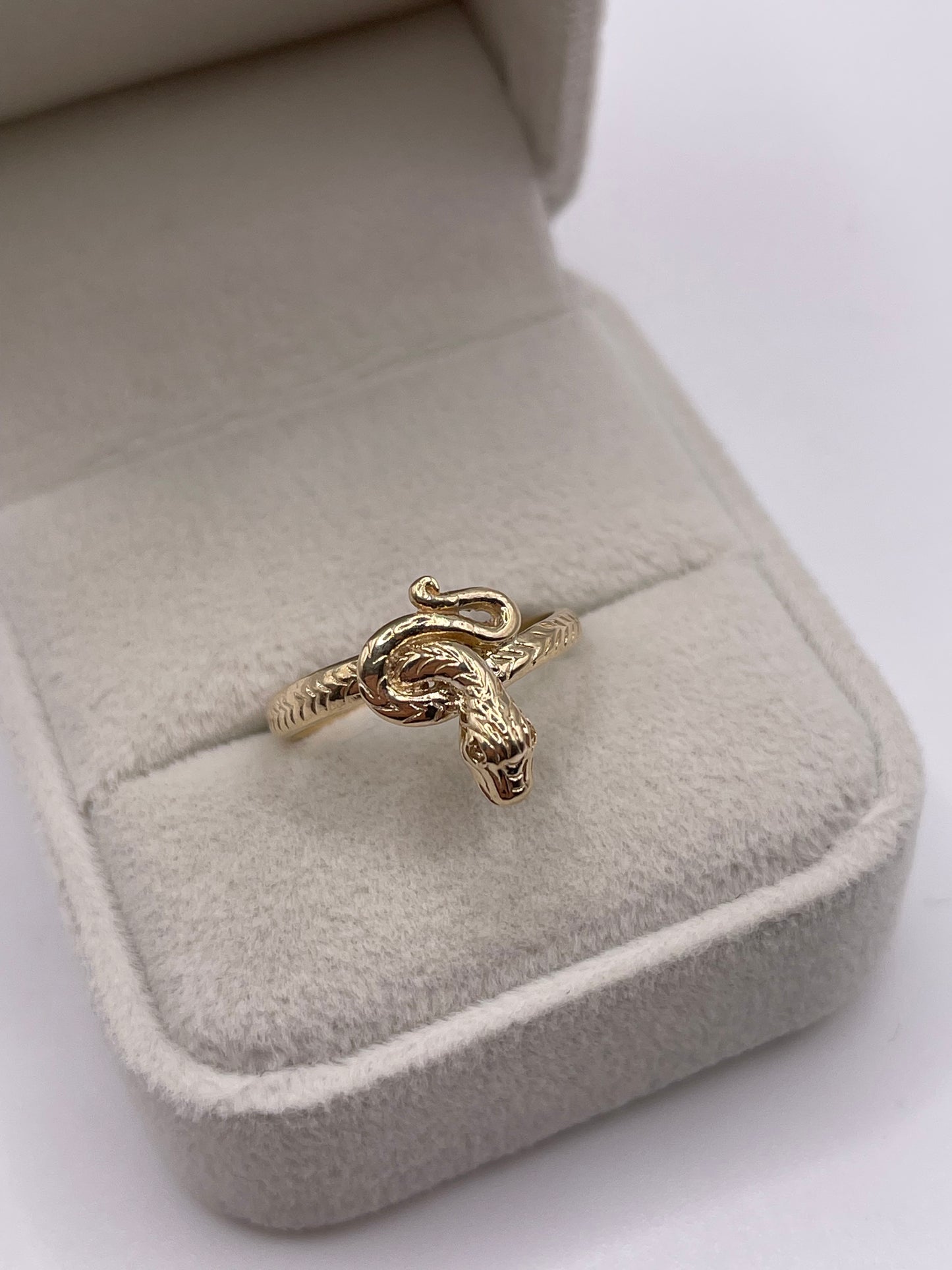 9ct gold snake ring