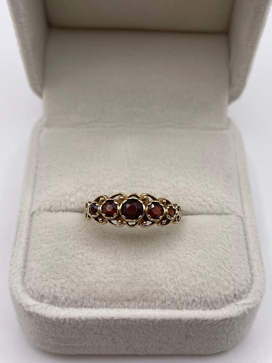 9ct gold garnet ring