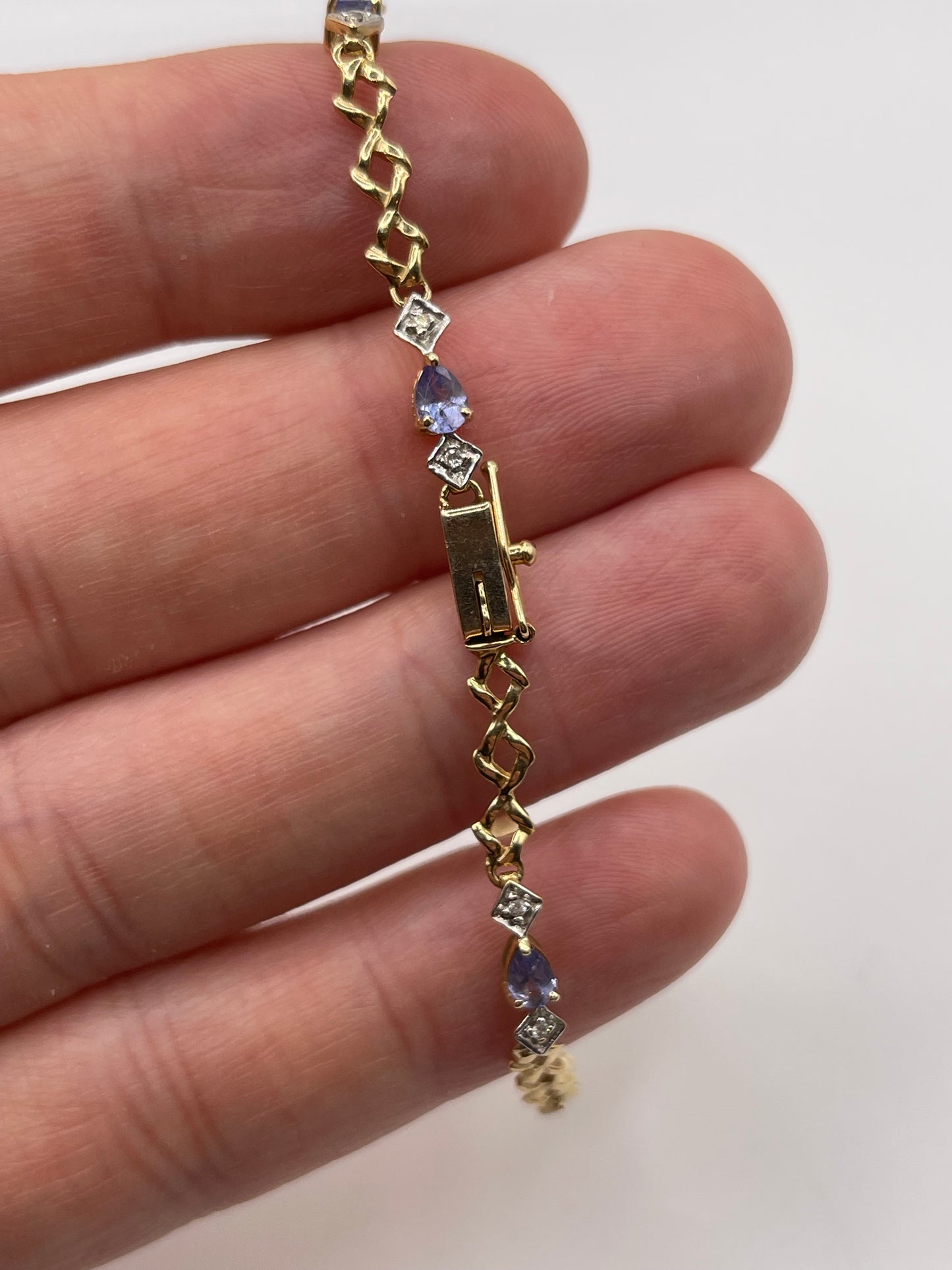 14ct gold tanzanite and diamond bracelet