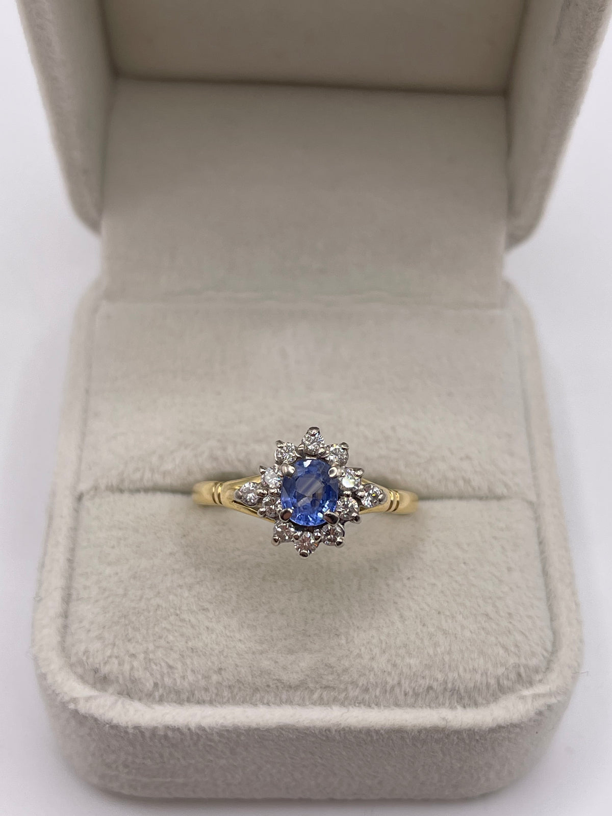 18ct gold sapphire and diamond ring