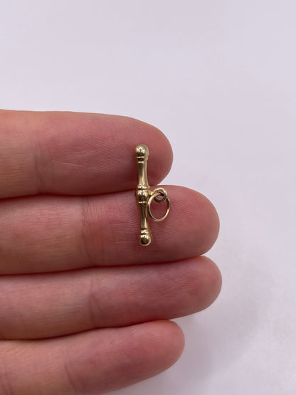 9ct gold t bar pendant