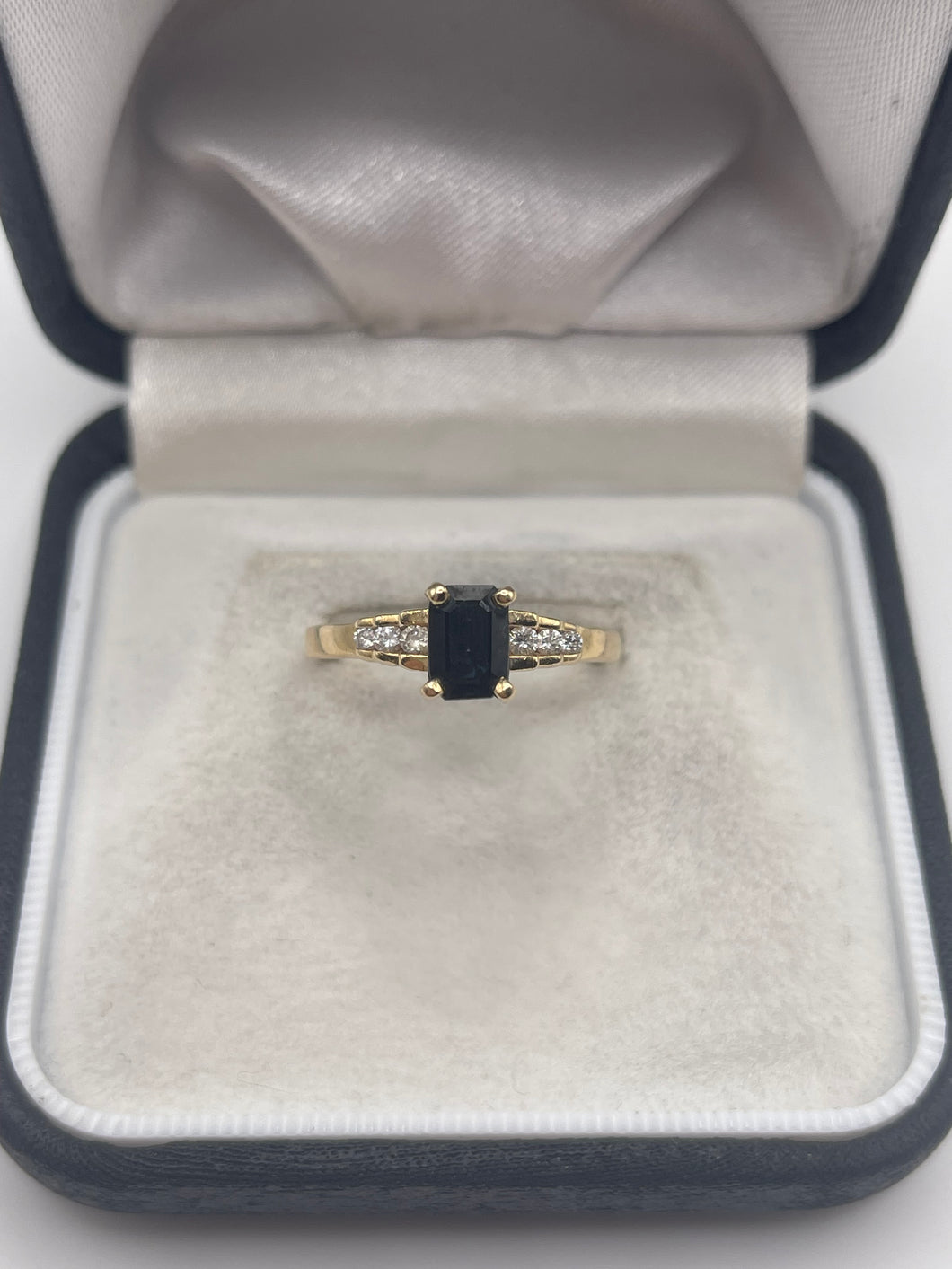 14ct gold sapphire and diamond ring