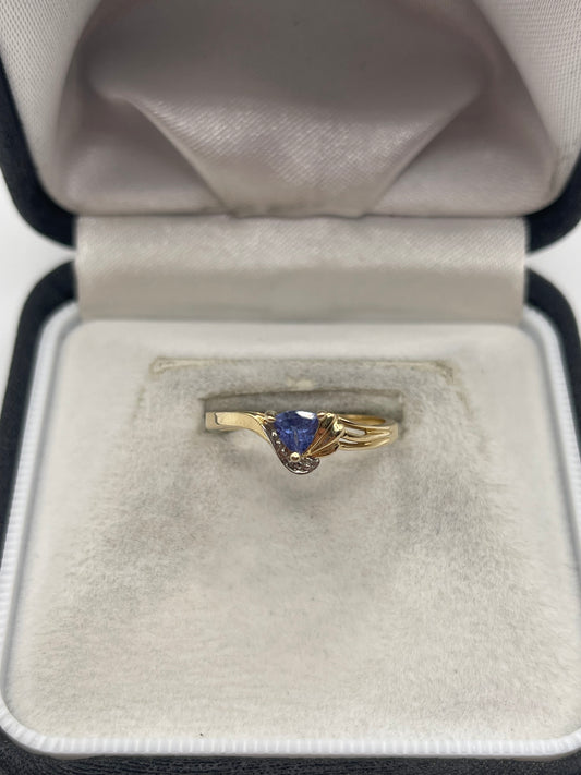 14ct gold tanzanite and diamond ring