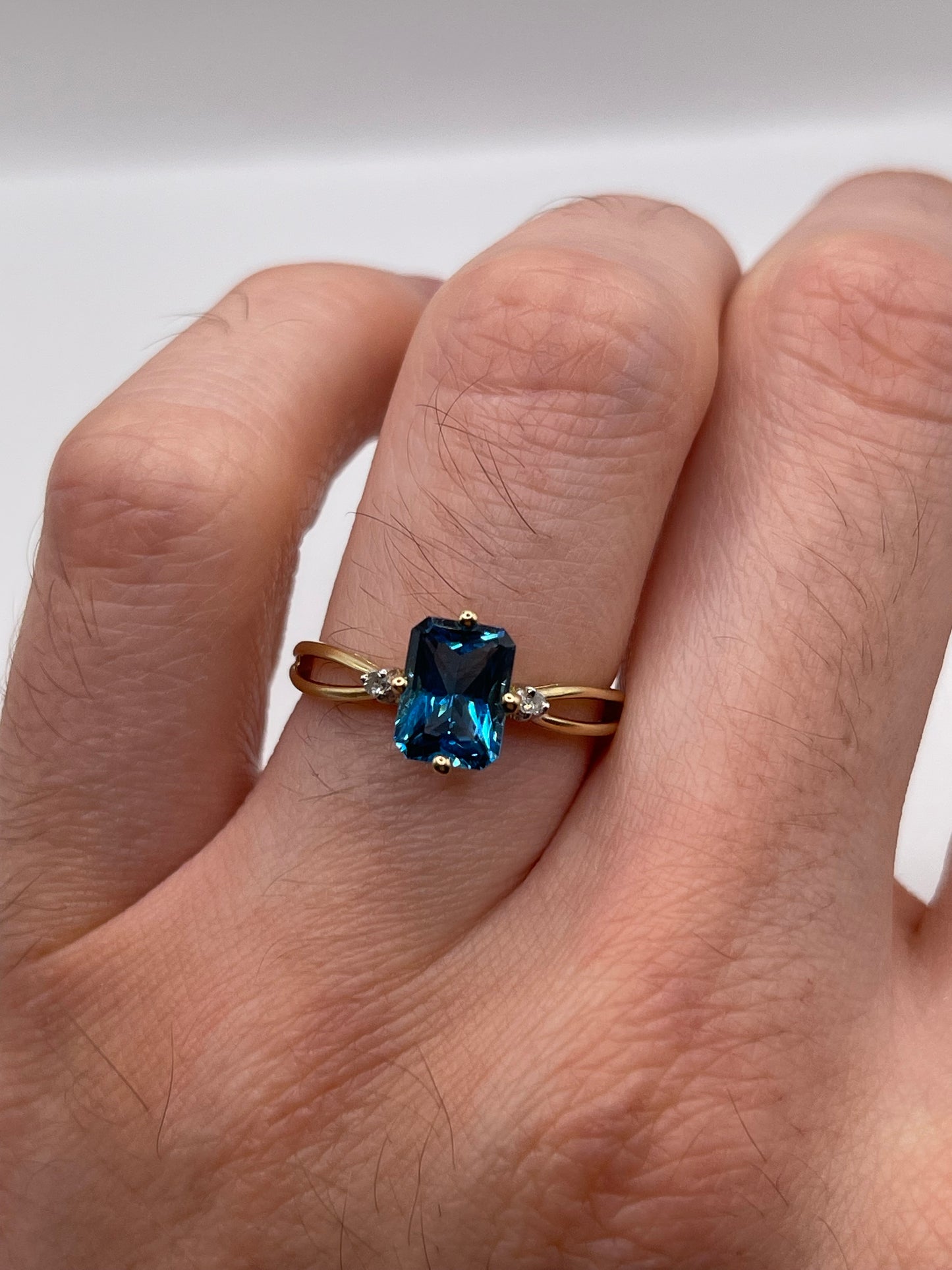 9ct gold topaz and diamond ring
