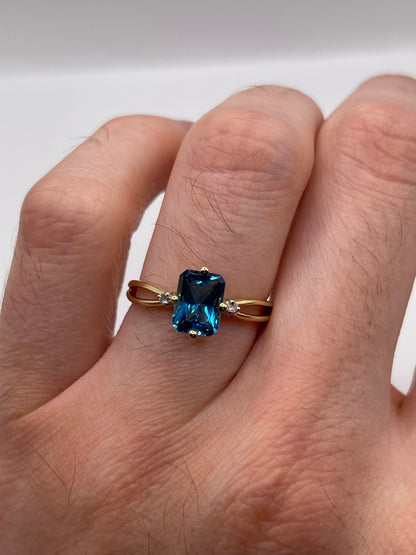 9ct gold topaz and diamond ring