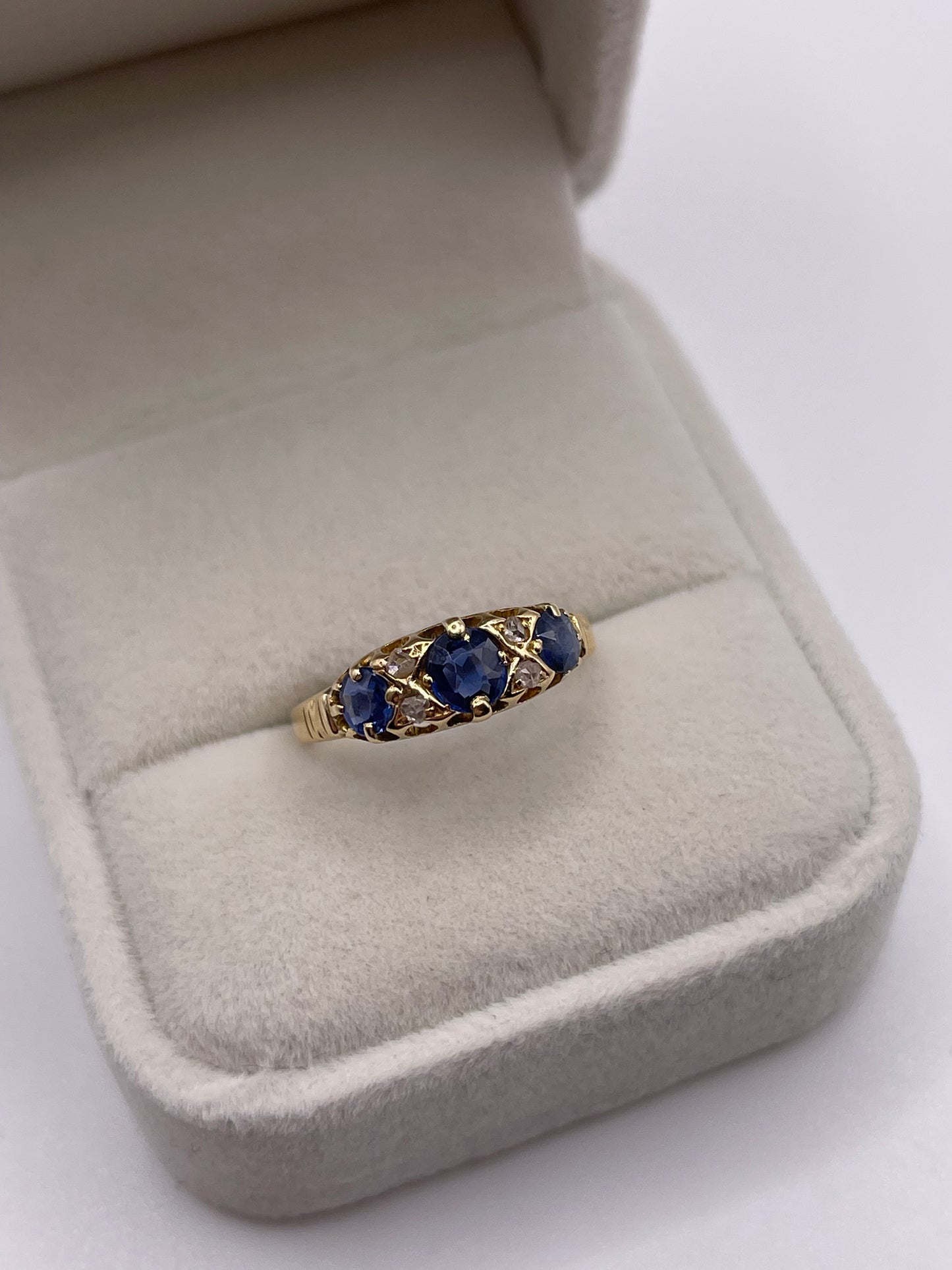 18ct gold diamond cluster ring