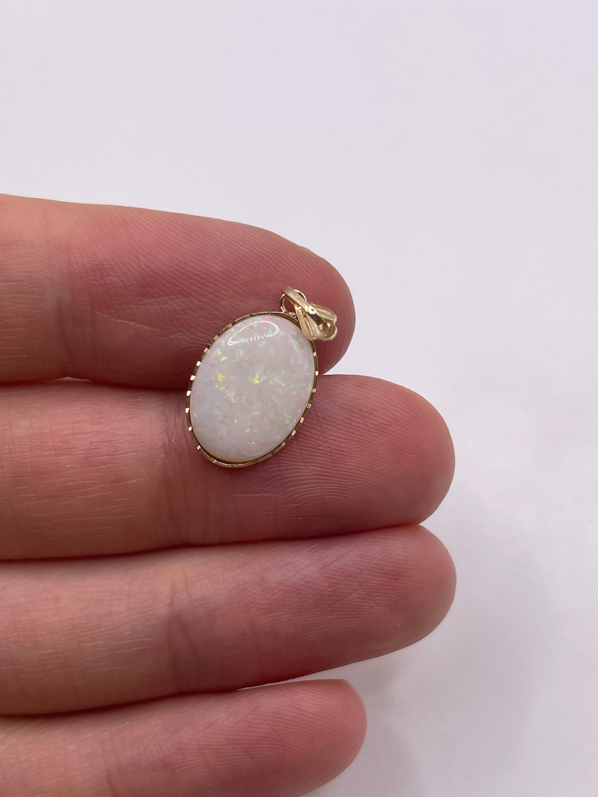 9ct gold opal pendant
