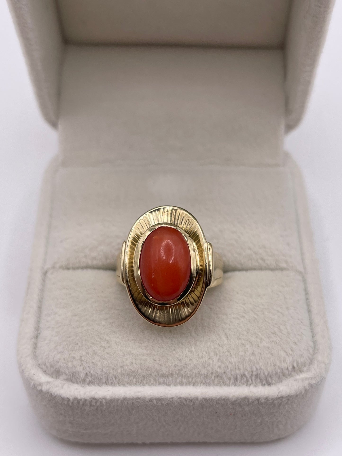 8ct gold coral ring