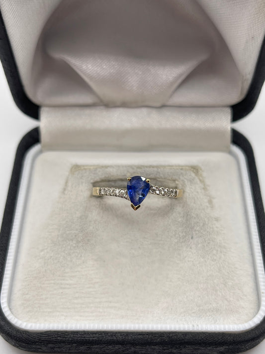 9ct gold kyanite and zircon ring
