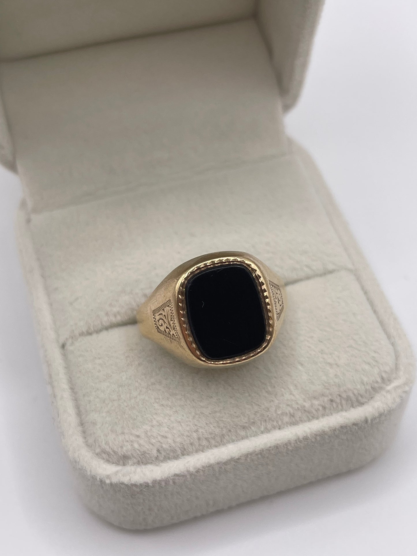 9ct gold onyx signet ring