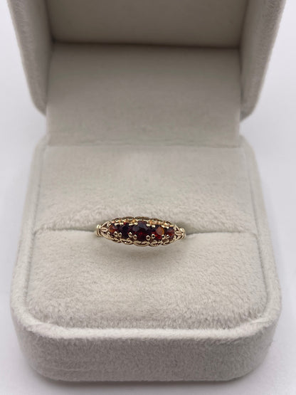 9ct gold garnet ring