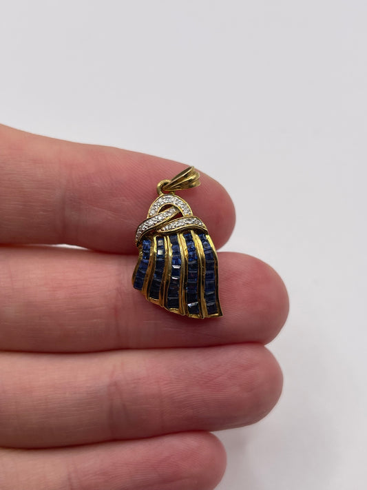 18ct gold sapphire and diamond pendant