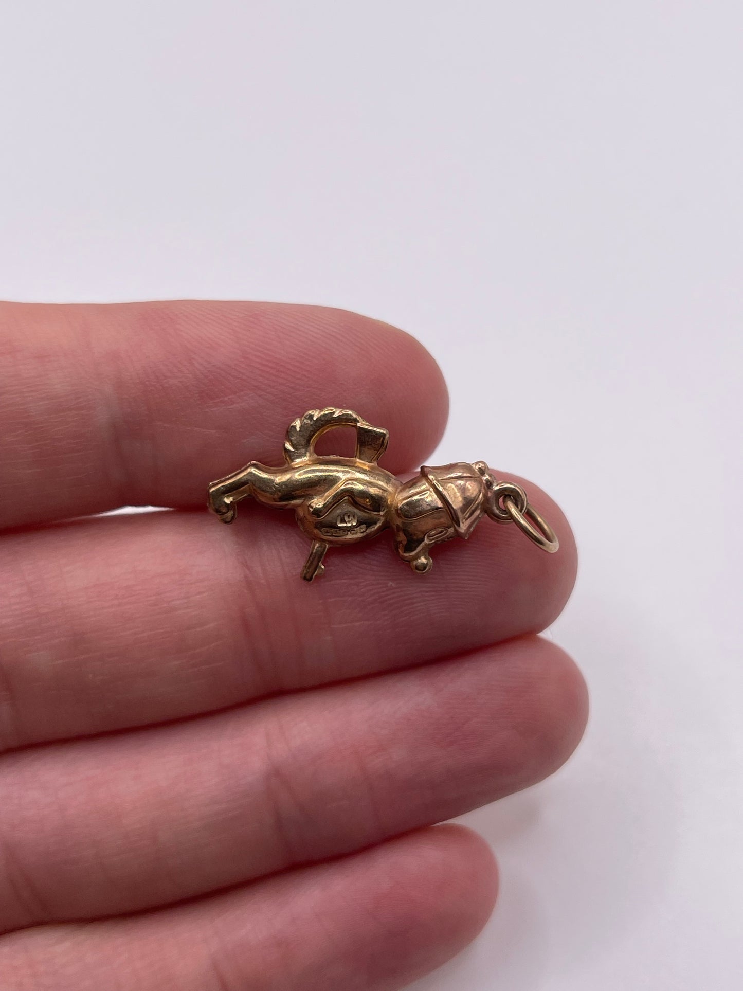 9ct gold shotgun character charm