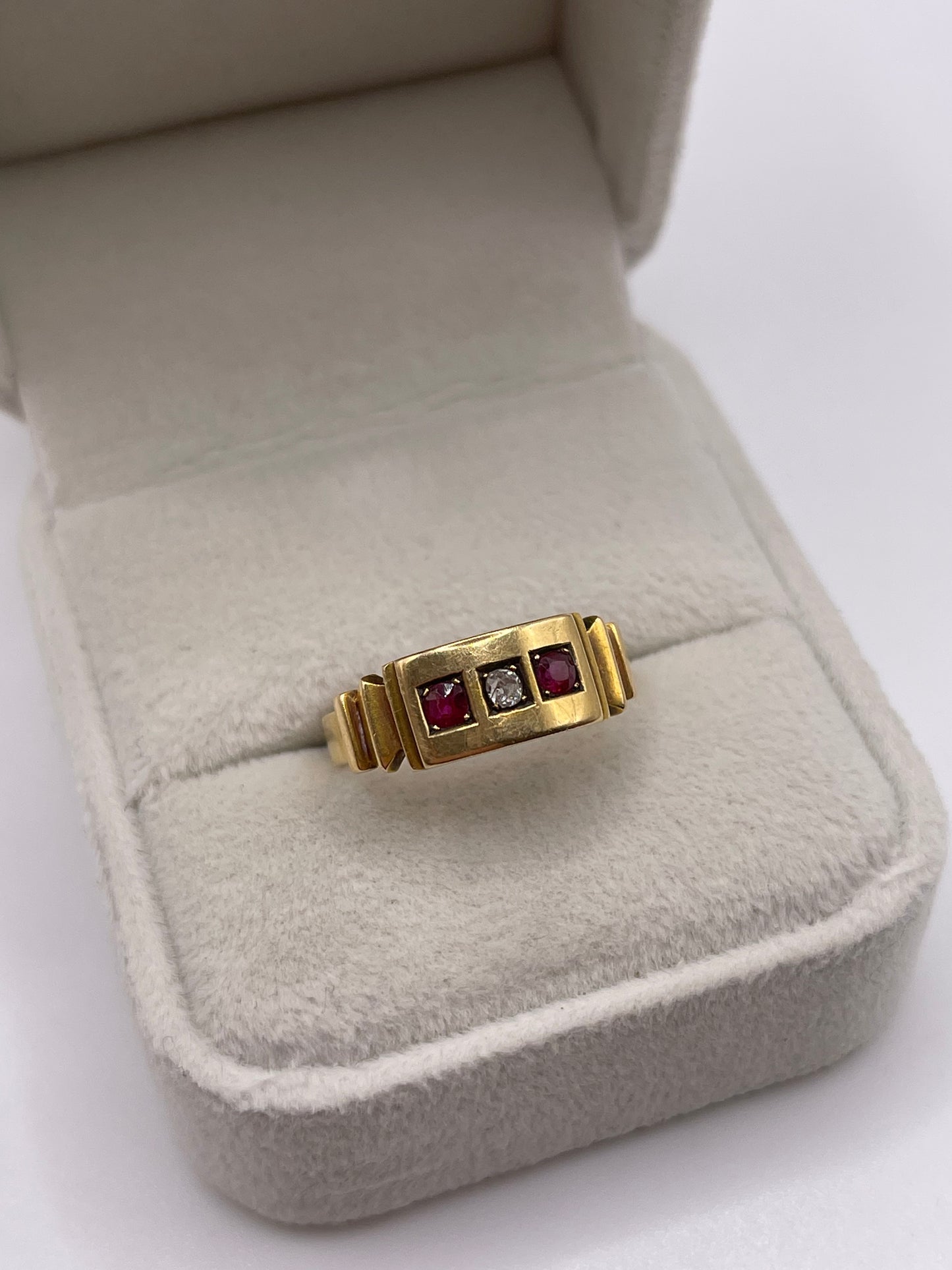Antique 18ct gold ruby and diamond ring