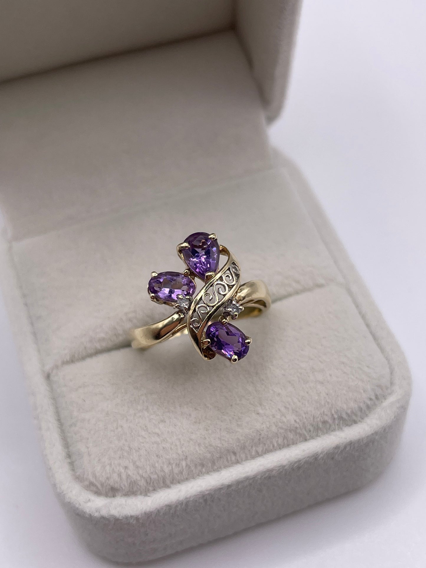9ct gold amethyst and diamond ring