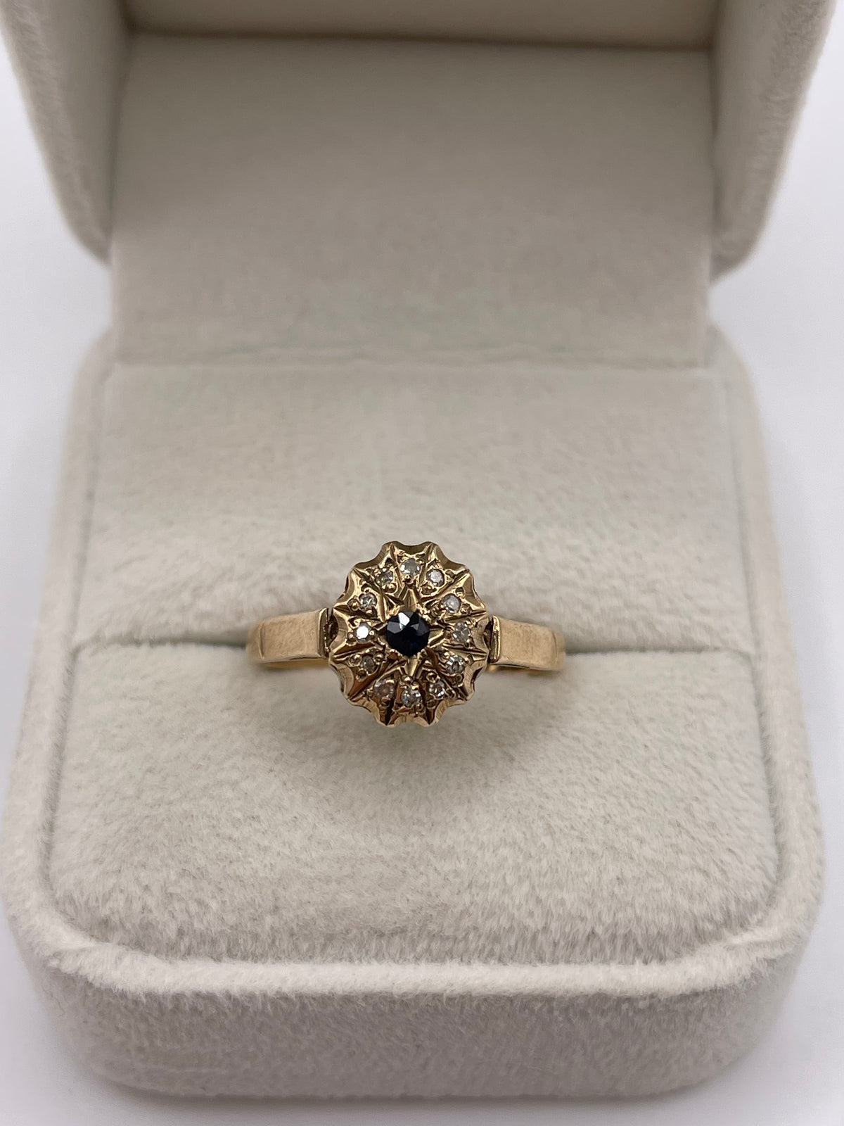 9ct gold sapphire and diamond ring