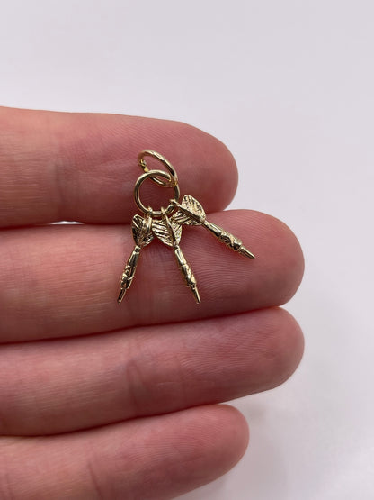 9ct gold dart pendant