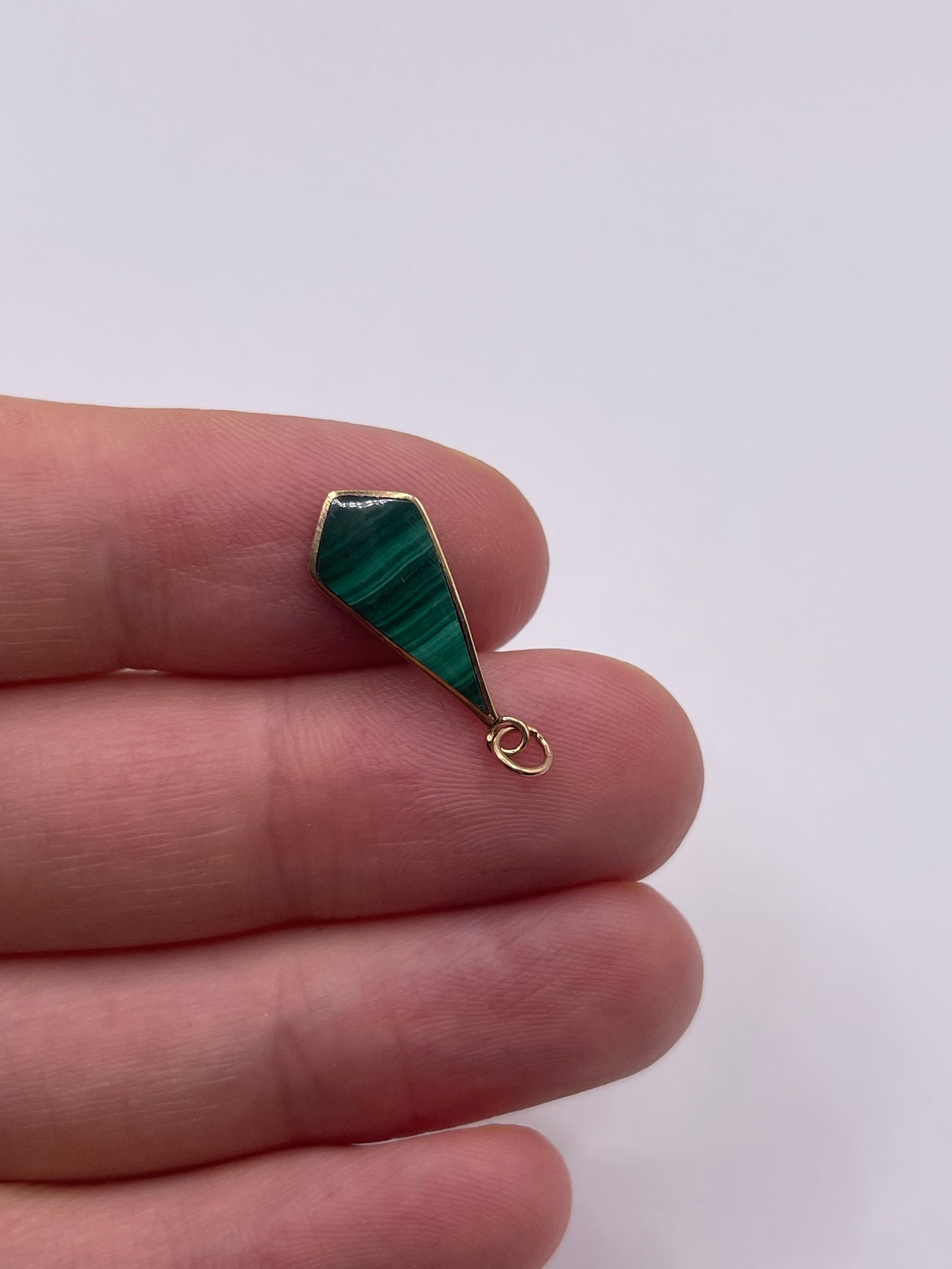 9ct gold malachite pendant