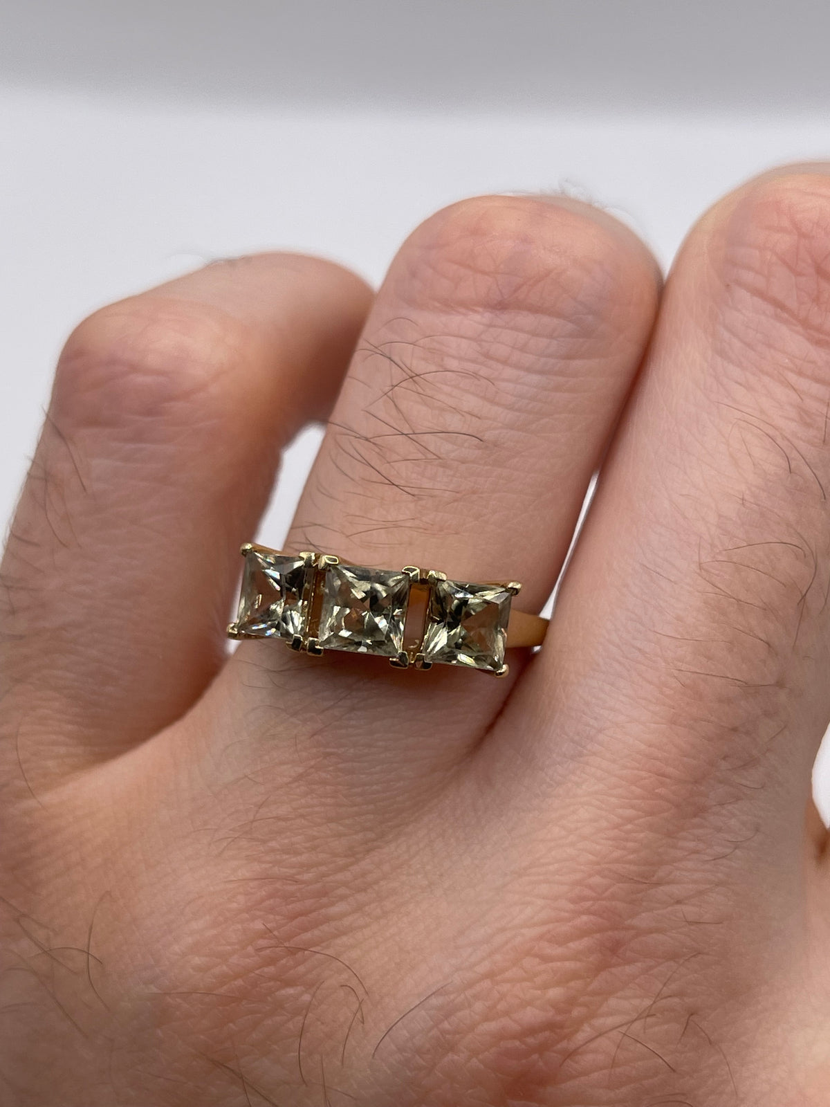 9ct gold quartz ring